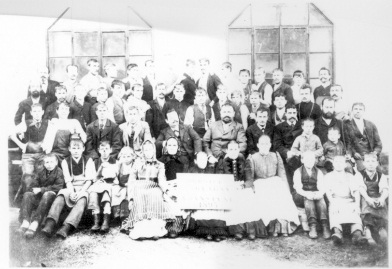Obr.14.   Vedení a zaměstnanci janštejnské sklárny z počátku 20.století, foto archiv Musea Vysočiny Jihlava 